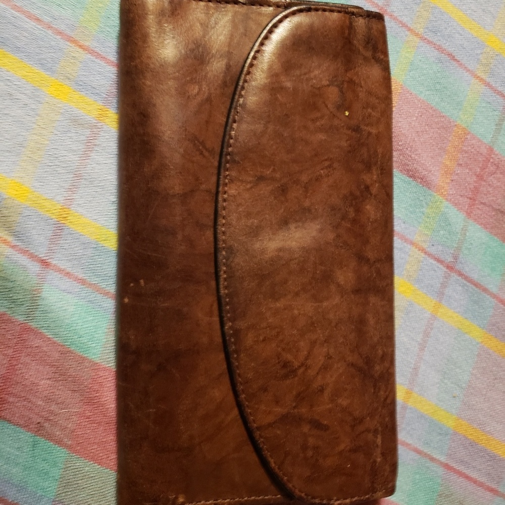 Unbranded genuine leather wallet.